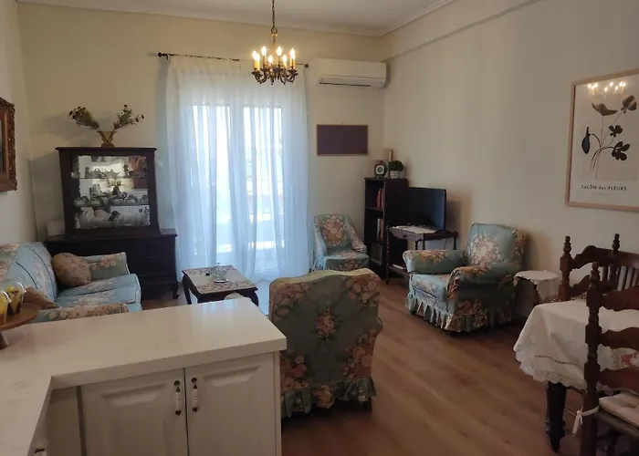 Los Laureles Relaxing Vintage Home